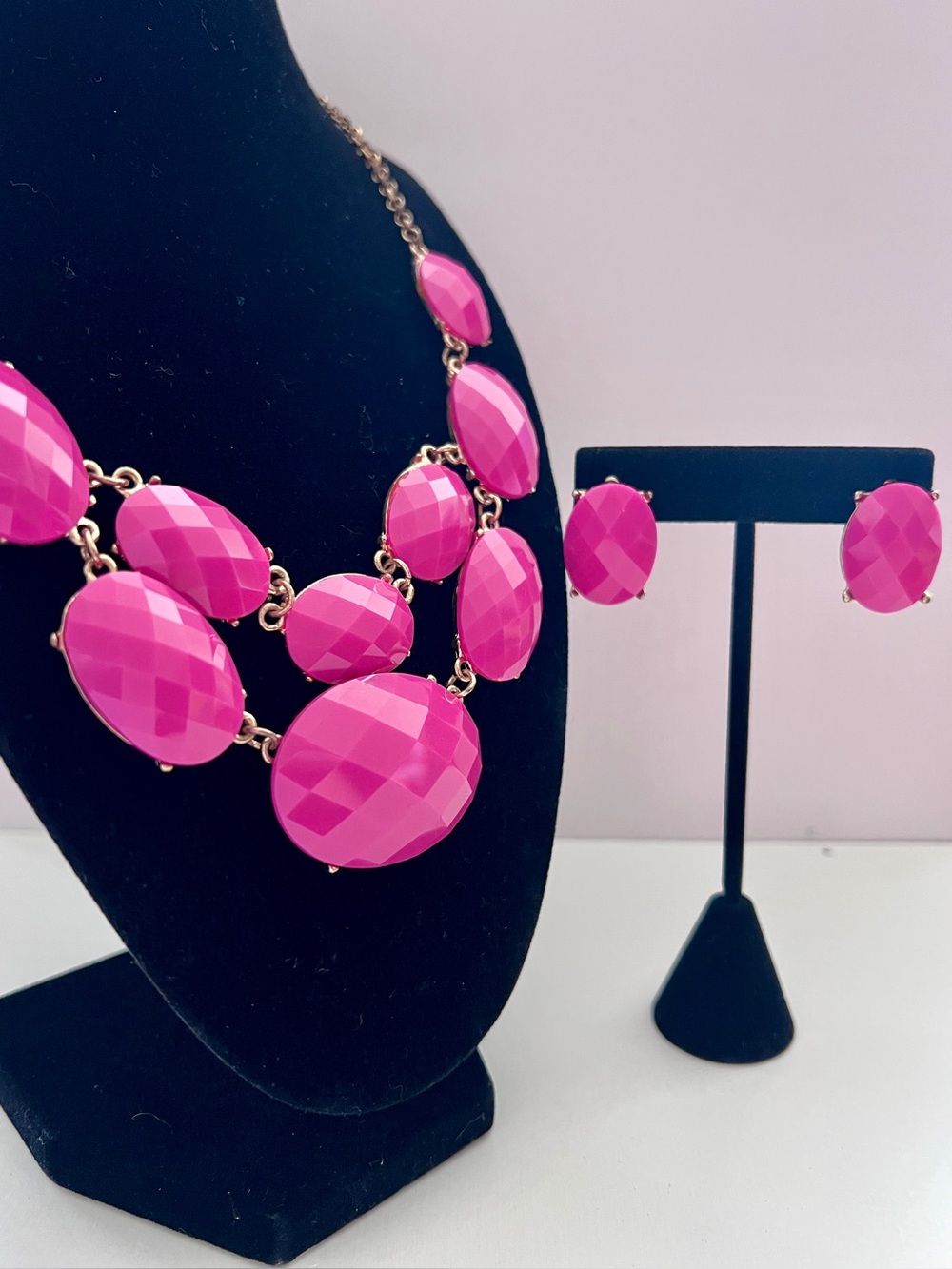 Retro Hot Pink Fuchsia Faceted Chunky Statement Necklace & Earrings Set
